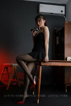 [IESS异思趣向] 耽丝 210528 秋秋的红色佑或 [90P/87MB] - 2