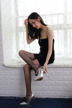 [IESS异思趣向] 耽丝 210709 美子的黑色吊带裙 [98P/116MB] - 2