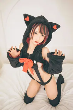 神楽坂真冬 – 白黒の猫 [150P/2V/732MB] - 2