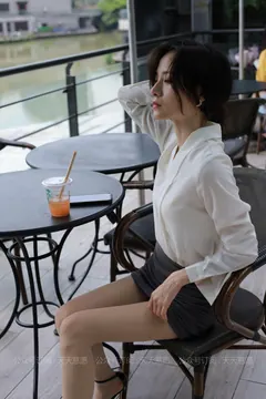 [IESS异思趣向] 2021.07.08 丝享家855：小六《白色OL装》[90P/141MB] - 2