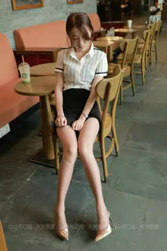 [IESS异思趣向] 2021.07.26 丝享家871：婉苹《沙发上的OL》 [78P/113MB] - 1