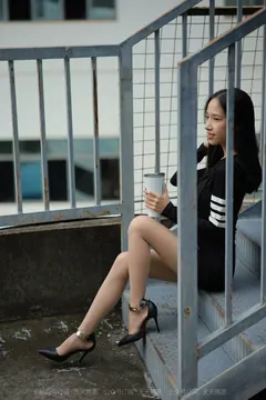 [IESS异思趣向] 耽丝 211018 美子在天台吹风 [77P/69MB] - 2