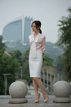 [IESS异思趣向] 耽丝 211022 城市丽人 小六 [90P/92MB]