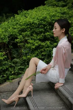 [IESS异思趣向] 耽丝 211022 城市丽人 小六 [90P/92MB] - 2
