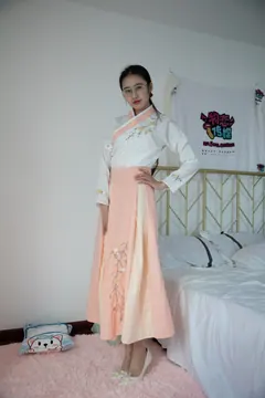 勿恋传媒 NO.891 菲菲-风里的云[142P/1V/4.65GB] - 4