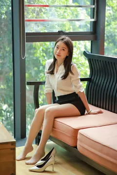 [IESS异思趣向] 耽丝 211118 沙发上的佳人小婕 [100P/116MB] - 3