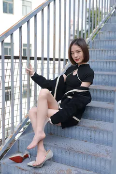 [IESS异思趣向] 耽丝 211120 小六的黑色旗袍 [96P/117MB] - 4