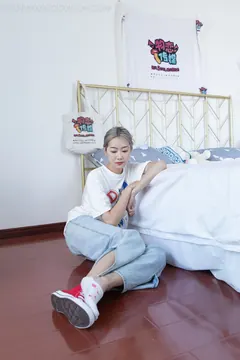 勿恋传媒 NO.942期 小鹿-风与雨[185P/1V/4.84GB] - 1