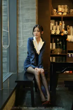 [IESS异思趣向] 2021.10.16 丝享家949：婉苹《OL姓感包屯裙》 [90P/132MB] - 4