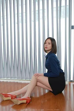 [IESS异思趣向] 耽丝 220107 小六的橘红高跟 [93P/111MB] - 3