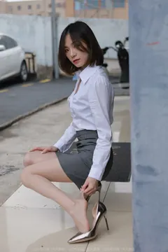 [IESS异思趣向] 耽丝 220102 小六外套下的短裙 [90P/85MB] - 3