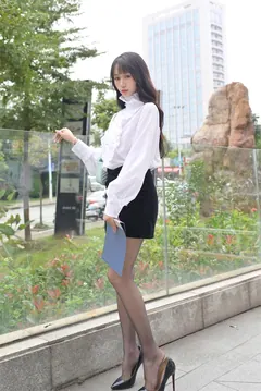 [我丝你想]MX006 美西 公交车站奇遇记1 [67P/84MB] - 3