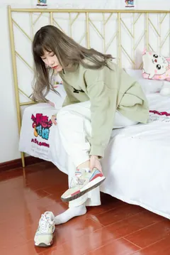 勿恋传媒 NO.977 依依-梦与现实[135P/1V/3.83GB] - 2