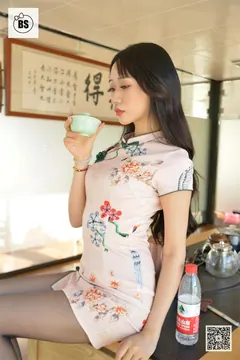 [我丝你想]MX014 美西 新来的女助理4 [74P/104MB] - 1