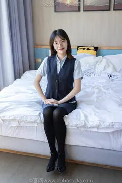 [BoBoSocks袜啵啵]NO.038 小甜豆-建行行服、高跟鞋、厚黑丝 [131P/1V/6.37GB]