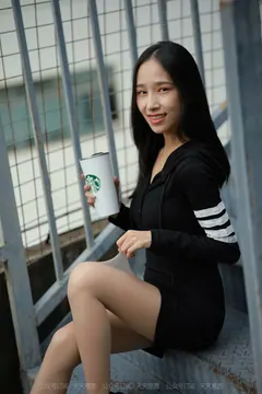 [IESS异思趣向] 2021.11.06 丝享家967：美子《天台大长腿》 [77P/70MB] - 1