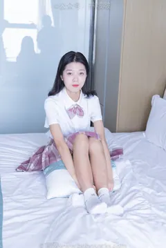 [BoBoSocks袜啵啵]NO.052 瑶瑶-JK至服、帆布鞋、白棉袜、裸足 [133P/1V/6.58GB] - 2