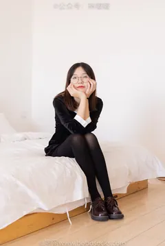 [BoBoSocks袜啵啵]NO.053 小甜豆-皮鞋、厚黑丝、黑色蕾SI船袜 [143P/1V/7.91GB] - 2