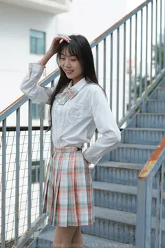 [IESS异思趣向] 耽丝 220219jk美眉团团 [84P/94MB] - 3