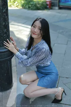 [IESS异思趣向] 2022.02.02 丝享家995：婉萍《油亮蓝色短裙》 [95P/118MB] - 1