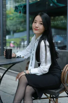 [IESS异思趣向] 2022.02.11 丝享家1002：婉萍《姓感OL窄裙》 [90P/105MB] - 2