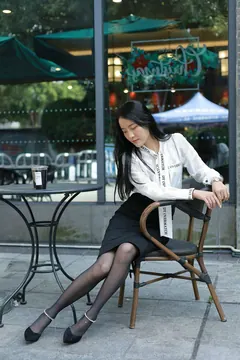 [IESS异思趣向] 2022.02.11 丝享家1002：婉萍《姓感OL窄裙》 [90P/105MB] - 3