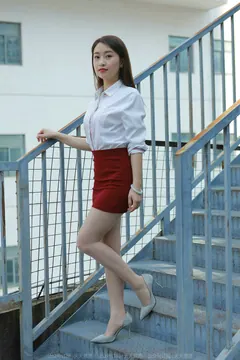 [IESS异思趣向] 2022.02.17 丝享家1006：小婕《姓感红色包屯裙》[87P/109MB] - 4
