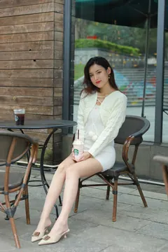 [IESS异思趣向] 耽丝 220419小宝的白色包屯裙 [87P/104MB] - 1