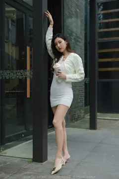 [IESS异思趣向] 耽丝 220419小宝的白色包屯裙 [87P/104MB] - 2