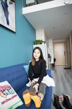 勿恋传媒 No.139 溏心-马丁靴下的多彩棉袜 [211P/1V/3.82G] - 3