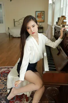 [IESS异思趣向] 耽丝 220724小宝  [83P/100MB] - 3