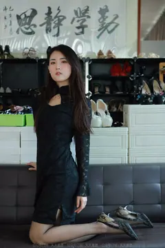 [IESS异思趣向] 2022.04.28 丝享家1073：小宝《半筒嘿丝》[73P/118MB] - 2