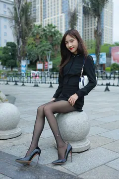 [IESS异思趣向] 2022.05.25 丝享家1098：美子《红唇黑丝》[89P/142MB] - 2