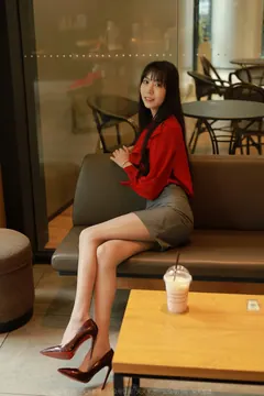 [IESS异思趣向] 2022.06.02 丝享家1105：团团《对面的镁钕同事》[86P/130MB] - 1
