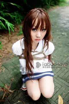 [禁忌摄影]Taboo-love NO.012 学生妹的警服紧缚秋游[32P/15.4MB] - 3