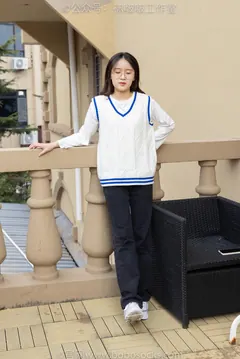 [BoBoSocks袜啵啵]积分限定作品 NO.007 熊熊-运动鞋、白棉袜、裸足[134P/2.44GB] - 2