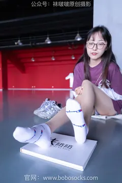 [BoBoSocks袜啵啵]积分限定作品 NO.010 稚予-巴黎世家运动鞋、白棉袜、肉丝[144P/1.64GB] - 1