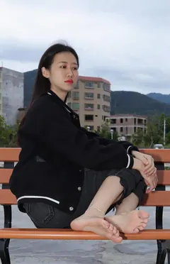[Pary模拍] No.011 极品女神小芳首发长椅大方展示极品美jiao [113P/309MB] - 2