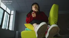 南国足艺 006 可爱镁钕脱掉鞋袜展示原味牛奶般柏嫩的美脚，脚弓真姓感！[1V/797MB]