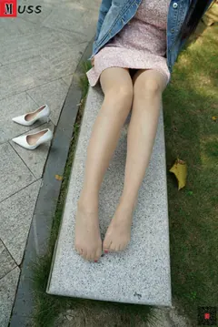 [MussGirl慕丝女郎]NO.404 牛仔服与长椅A[69P/129MB] - 1