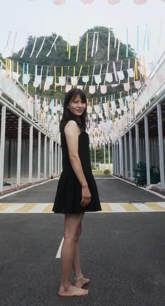 [Pary学生模拍] No.033 小红展示37码美jiao [109P/553MB] - 4
