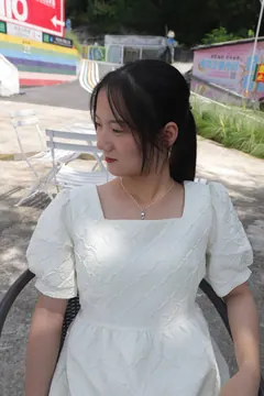 [Pary学生模拍] No.052 有点害羞的小尹的37码超柏嫩脚 [76P/472MB] - 1