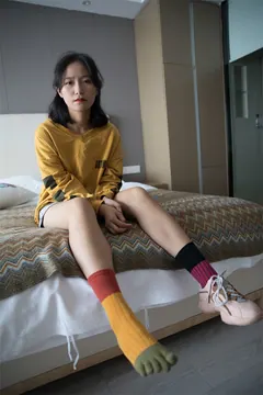 勿恋传媒 No.227 小昭-糖果轻嬉皮 五指袜 [208P/2V/4.87G] - 1