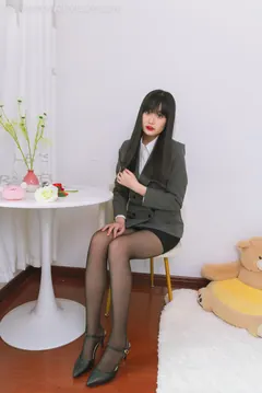 勿恋传媒 NO.1513 小敏-黑色时光[149P/1V/4.28GB] - 2