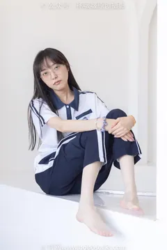 [BoBoSocks袜啵啵]NO.207 稚予-aj板鞋、白棉袜、油亮白丝、校服裤里丝[140P/1V/5.25GB]