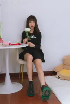 勿恋传媒 NO.1532 琪琪-黑色的花[150P/1V/3.44GB] - 2