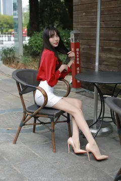 [IESS异思趣向] 2022.10.19 丝享家1242：团团《阳光下的长腿》[85P/89MB] - 2