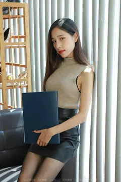 [IESS异思趣向] 2022.10.20 丝享家1243：美子《文件夹的秘密》[85P/125MB] - 1