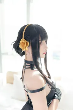 网紅Coser@神楽坂真冬写真《约尔太太你也不想_____》[75P/145MB] - 1