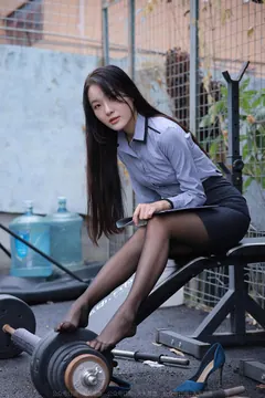 [IESS异思趣向] 2022.11.30 丝享家1284：婉萍《嘿丝女秘》[84P/95MB] - 1